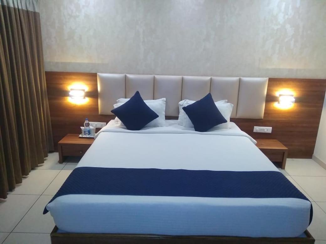 The Grand Vardhman Hotel Morbi 外观 照片